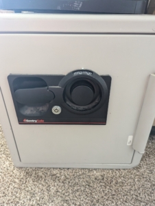 locksmith to open safe