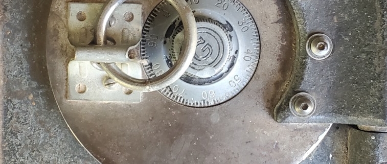 locksmith to open safe